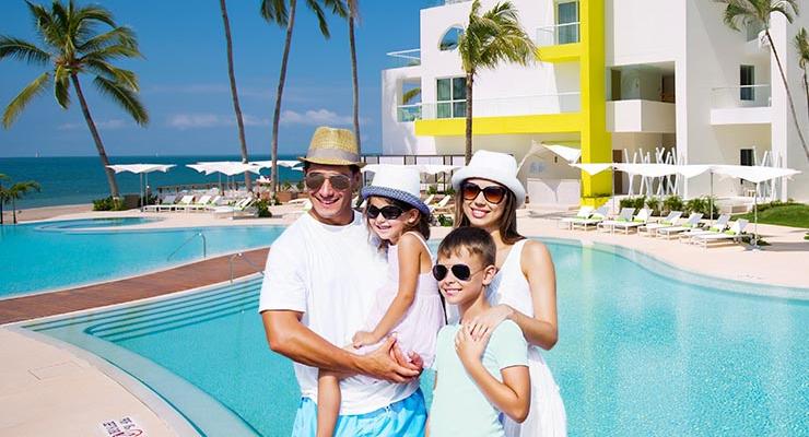 WINTER IS BETTER WHEN YOU TRAVEL! Krystal® Cancún WINTER IS BETTER WHEN YOU TRAVEL! Krystal® Cancún