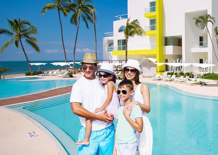 WINTER IS BETTER WHEN YOU TRAVEL! Krystal® Cancún WINTER IS BETTER WHEN YOU TRAVEL! Krystal® Cancún