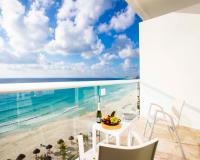 Deluxe Ocean View King Size Bed Krystal® Cancún Deluxe Ocean View King Size Bed Krystal® Cancún