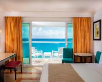 Deluxe Ocean View King Size Bed Krystal® Cancún Deluxe Ocean View King Size Bed Krystal® Cancún